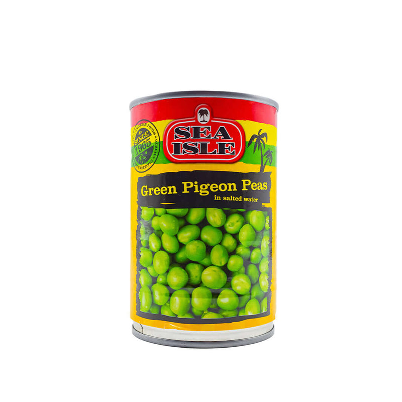 Enjoy Sea Isle Green Pigeon Peas in Salted Water, a healthy and delicious 425g can that's low in fat and sodium and contains 5g of protein per serving. Perfect for adding to your favorite recipes and soups, the green pigeon peas will give you the sustenance you need to carry on with your day.