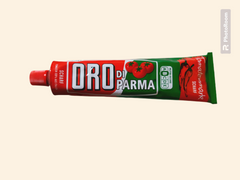 ORO Di Parma Scharf brings the intense flavor of Italian-style chili peppers to your favorite dishes. This 200g jar is packed with a delicious combination of herbs and spices that add a unique kick to any meal. Get ready for unforgettable flavor!