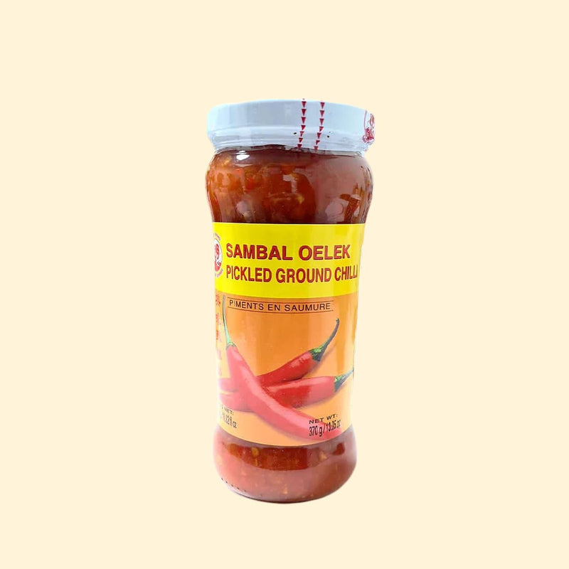 This 370g jar of Sambal Oelek Pickled Ground Chilli is packed with flavour and heat. Made from Nicaraguan chillies, it adds a unique spiciness to all of your favourite dishes, with a rich taste that won't overpower the other ingredients. A staple of many Southeast Asian cuisines, Sambal Oelek Pickled Ground Chilli is an essential addition to any food lover's pantry.